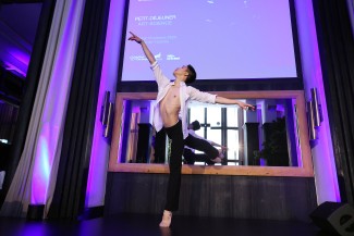 Réprésentation du danse lors du petit déjeuner